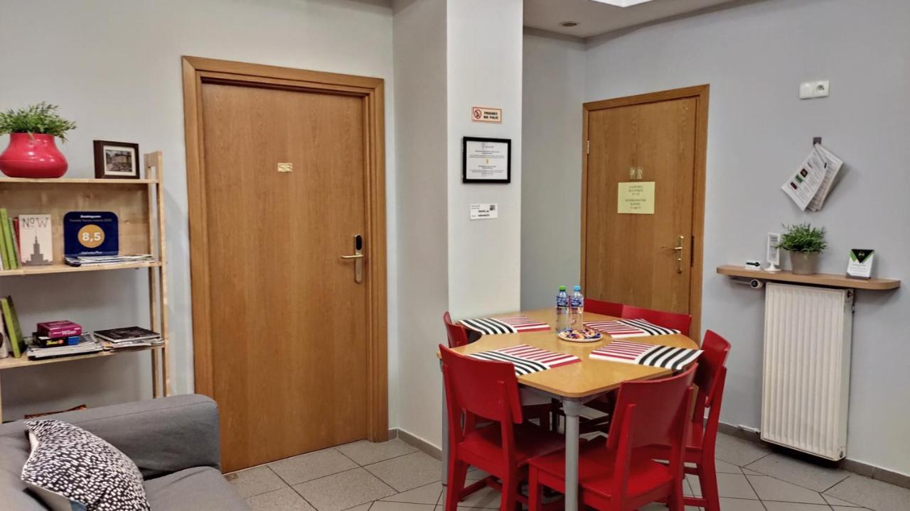Helvetia Plus B&B - Private Rooms And Apartments Varsovia Exterior foto