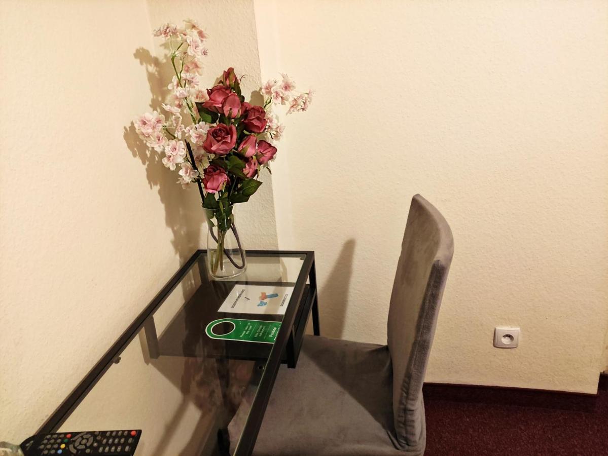 Helvetia Plus B&B - Private Rooms And Apartments Varsovia Exterior foto