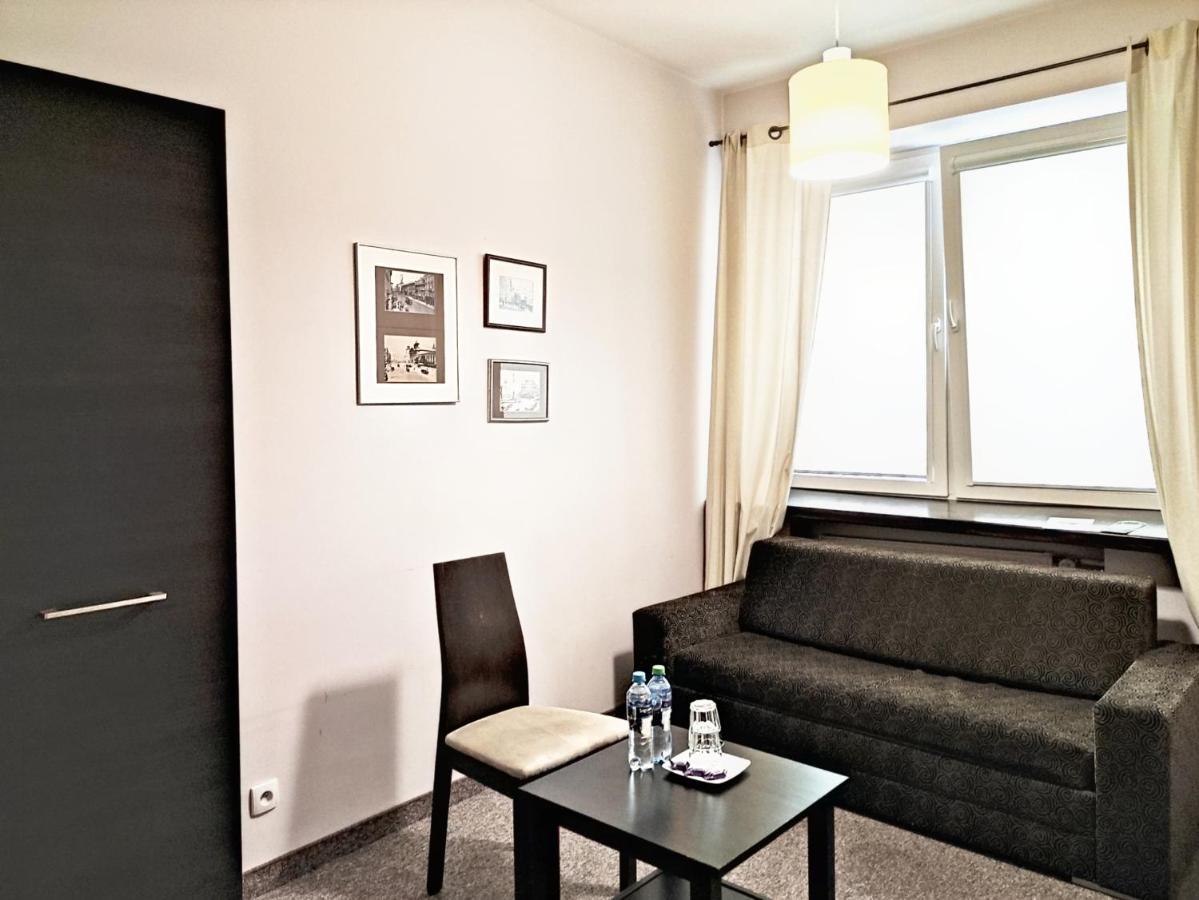 Helvetia Plus B&B - Private Rooms And Apartments Varsovia Exterior foto