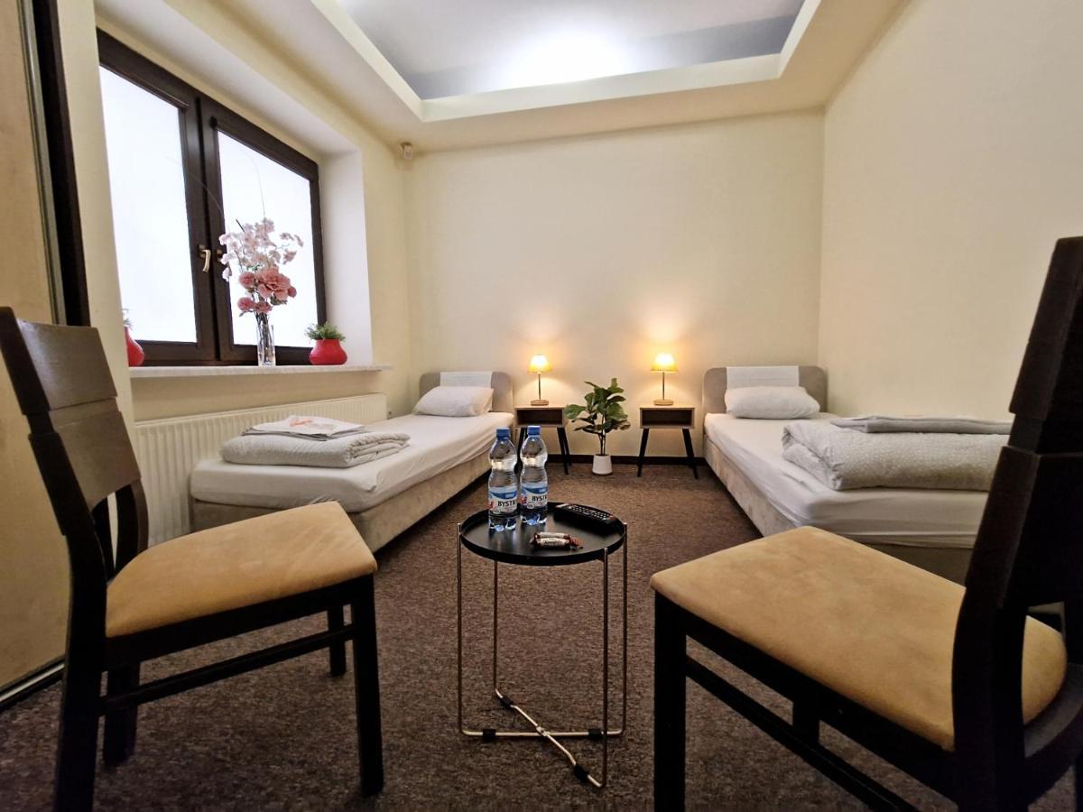 Helvetia Plus B&B - Private Rooms And Apartments Varsovia Exterior foto