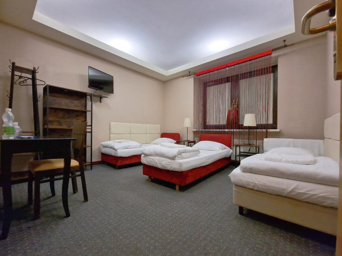 Helvetia Plus B&B - Private Rooms And Apartments Varsovia Exterior foto