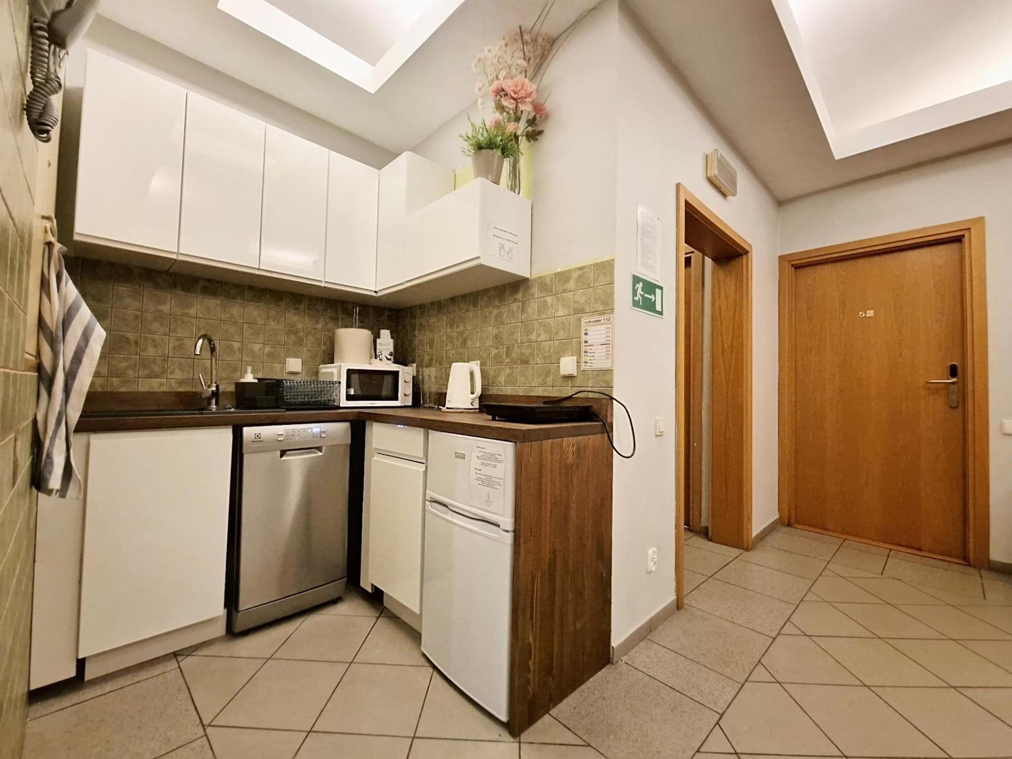 Helvetia Plus B&B - Private Rooms And Apartments Varsovia Exterior foto