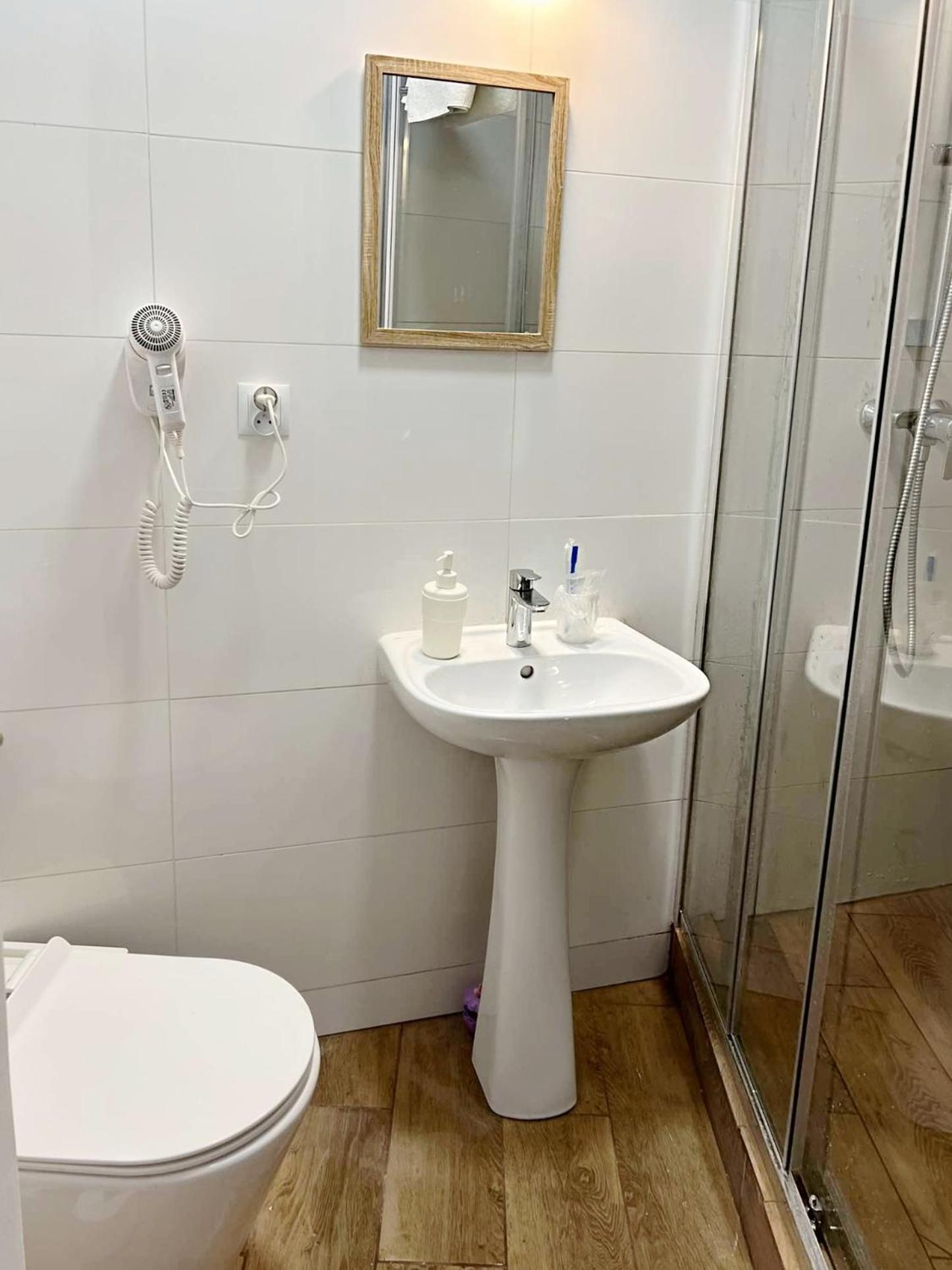 Helvetia Plus B&B - Private Rooms And Apartments Varsovia Exterior foto